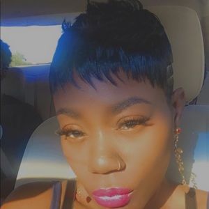 Meet your Posher, Crystal